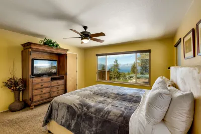 Stunning Lake Views and Private Hot Tub - Luxury Mountain Retreat
