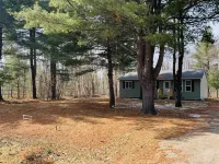 Cheerful 3 bedroom home on wooded acre. Near to Port Huron and Lake Huron.