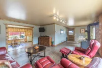Private Hot Tub and Fishing Access - Charming Cabin Retreat