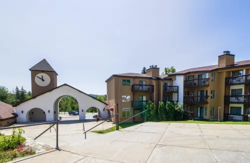 Ski-in/out condo with patio, full kitchen & high-speed WiFi Hotels in Ludlow