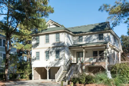 Private Pool and Hot Tub - Stunning Coastal Escape