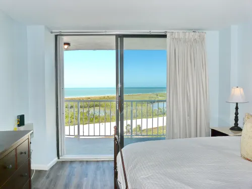 Sweeping Ocean Views and Cozy Balcony - Breathtaking Condo Retreat