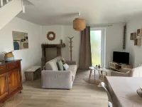 Charm in the heart of the village: house with sunny garden close to the sea
