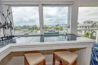 Harbor-View Haven with Rooftop Deck & Breakfast