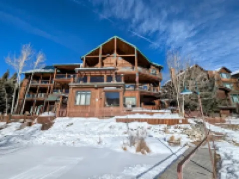 Spacious Deck and Cozy Fireplace - Inviting Mountain Retreat
