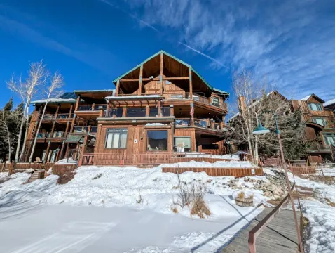Spacious Deck and Cozy Fireplace - Inviting Mountain Retreat