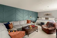 Relaxing Living Area and Game Room - Charming Woodland Escape Hotels in Bella Vista
