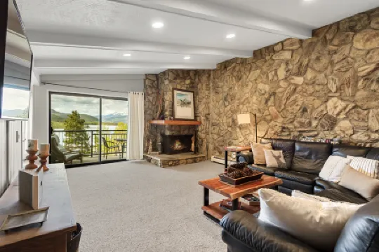 Charming Living Space and Communal Hot Tub - Inviting Mountain Hideaway