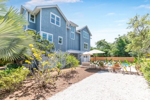 Family-Friendly Escape with Gourmet Kitchen and Outdoor Bliss - Stunning Retreat