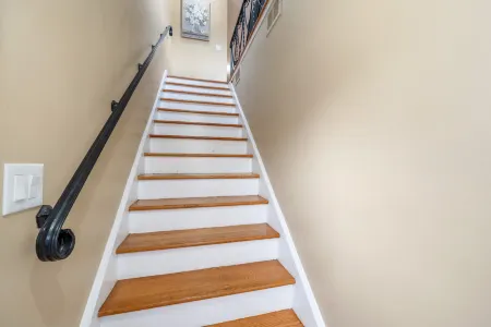 Complete Privacy and Fully Equipped Kitchen - Stylish Group Haven