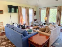 Charming Cottage with Modern Amenities - Ideal Family Escape