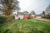 Craftsman Cottage Hotels in Springfield