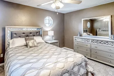 Sunstone Vista | House in Houston Hotels near WoodsEdge Community Church