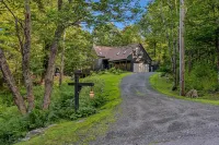 Private Deck and Access to Quechee Club - Elegant Retreat
