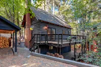 Dog-friendly cabin near lake with large deck and great location