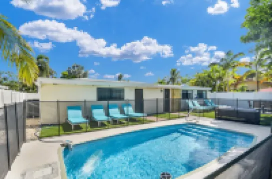 Stylish Surf Retreat with Pool - Charming Beach Lifestyle Escape