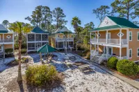 Expansive Deck and Resort Pool - Charming Tropical Retreat