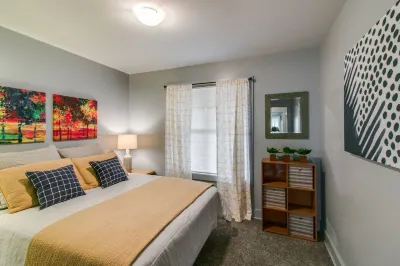 The Lofts of Downtown (540 N 2nd St, #104) Hoteles en Clarksville