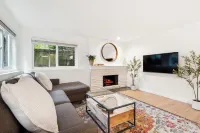 2 bedroom, 1.5 bath Condo w/free Parking, Kitchen, WiFi, W/D & 97% walk score
