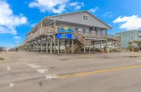 Ground Floor Suite with Modern Amenities - Charming Coastal Haven Hotels in Garden City