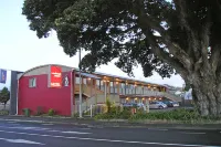 Landmark Manor Hoteles cerca de Kawaroa Park