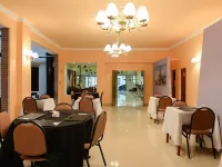 Santiago Hotel Hotels near Mitre Train Station