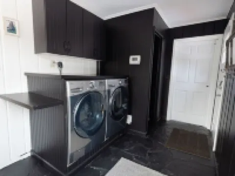 Charming & Cozy 2-Bedroom Retreat Near Lake Minnetonka – Perfect family place Hotels in Minnetonka