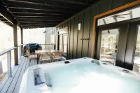 Cozy Oasis - Hot Tub, Cedar Ridge Red River Gorge Hotels in Wolfe County