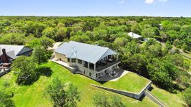 Paradise by the lake - Lonestar Lakehouse