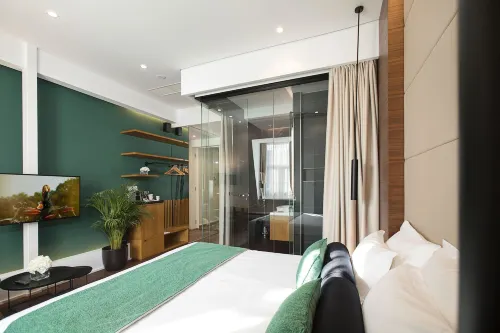 Dominic Smart & Luxury Suites - Parliament - Pensions