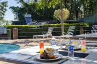 The Hilltop Guesthouse - Pools