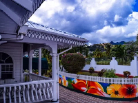 石榴之家 金斯敦酒店