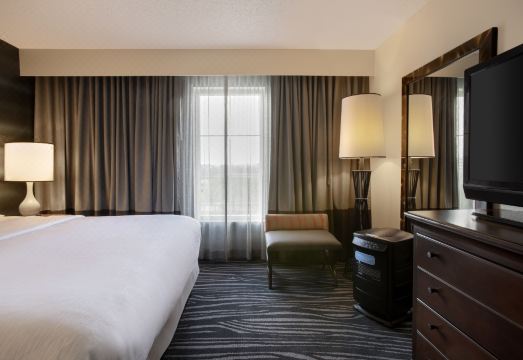 6. 엠버시 스위트 ..