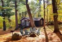 The Wilderness Inn: Chalets Hotels in Jay