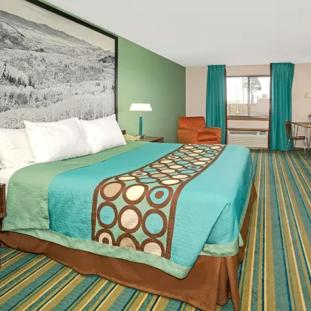 Super 8 by Wyndham Denver Stapleton