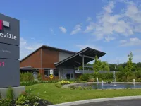 Le Fabreville Motel & Suites Hotels near André-Benjamin-Papineau House