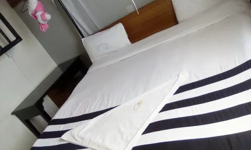 Premier Lodge - 2-Star