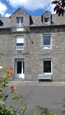 Chambres les Champs de Roz Hotels in Meillac