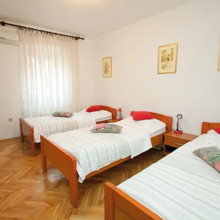 Victoria Apt Old Town by Adex Travel