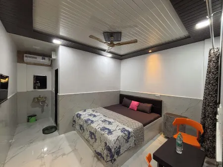 sea royal room and cafe