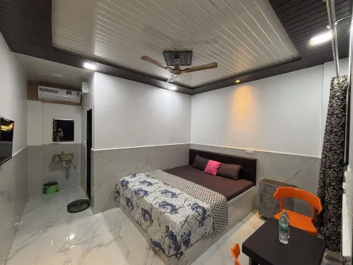 sea royal room and cafe Hotel di Virar