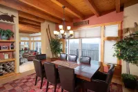 Luxury 6Br Solitude Ge- Indoor Bball Court, Private Tub 6 Bedroom Home by Redawning