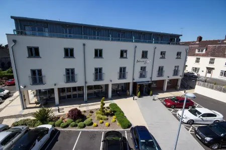 Belmore Court & Motel