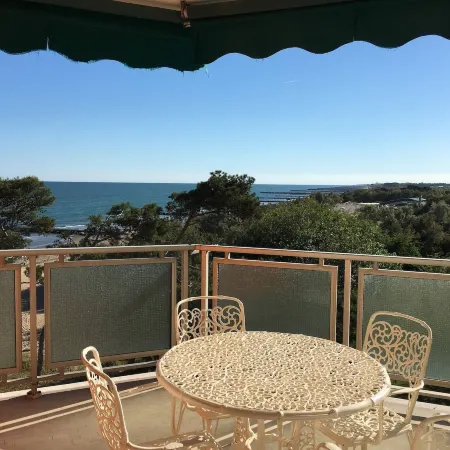 Wonderful Beachfront Apartment - Beahost