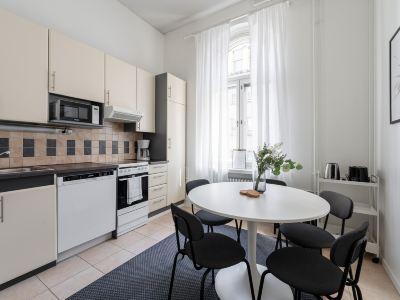 Historical 3Br Downtown Apartment with Sauna