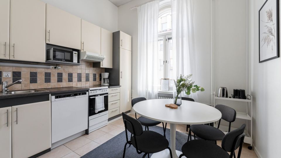 Historical 3Br Downtown Apartment with Sauna