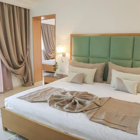 Hotel Marabout - Families and Couples Only