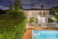 Meranova Guest Inn - Pools