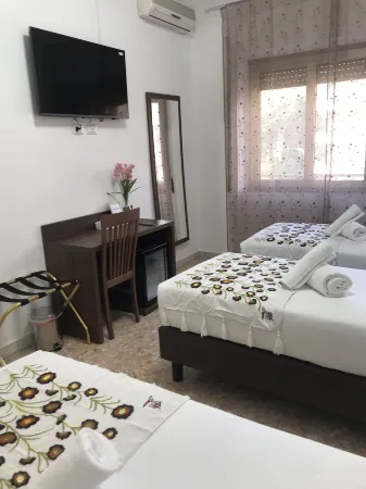 Affittacamere Dianir Отели рядом с достопримечательностью «Римский университет Тор Вергата»