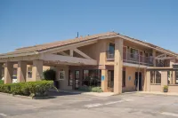 Motel 6 Soledad, CA Отели в г. Соледад